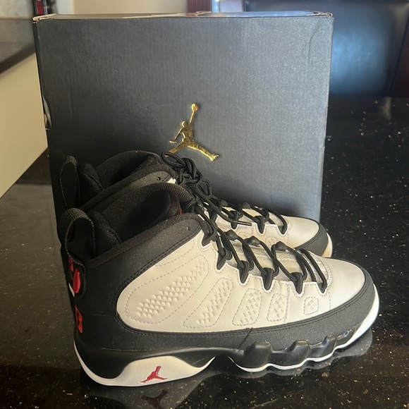 air jordan retro 9 white black true red
